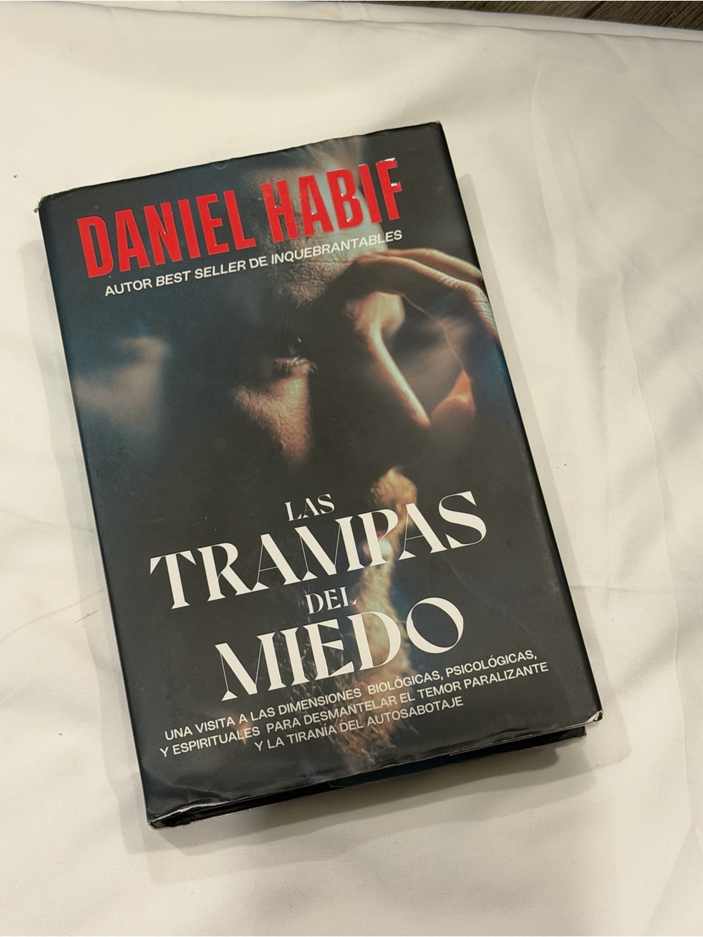 Black Hardcover Book - "Las Trampas del Miedo" Daniel Habif